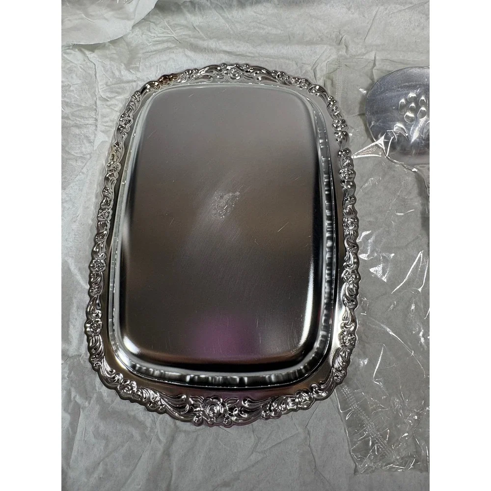 Oneida Silverplate 2-Piece Cranberry Set Ornate Tray and Pierced‎ Serving Spoon